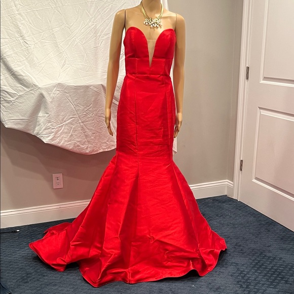 Jovani Striking Red Prom/formal evening  Dress - Picture 1 of 8